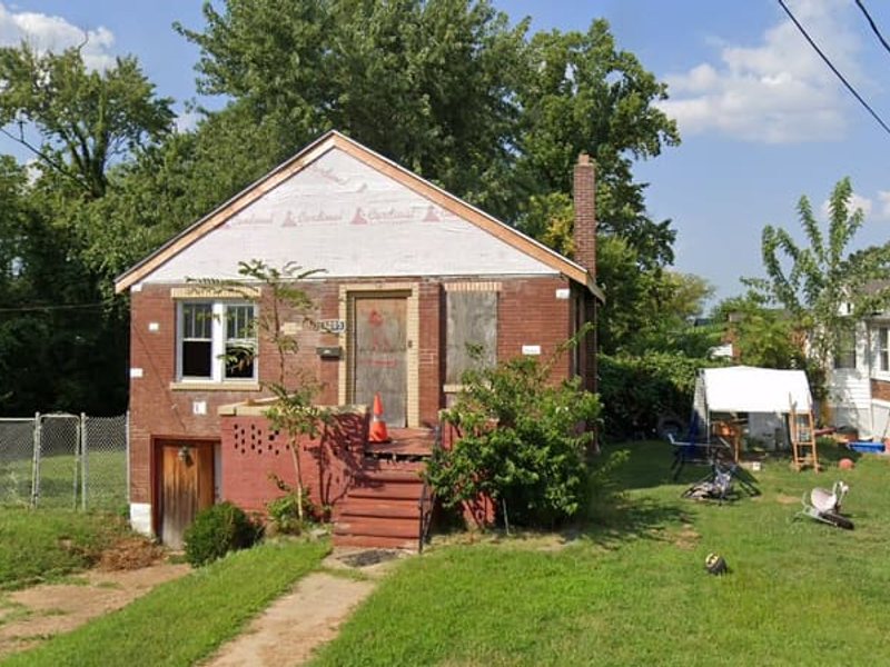 Distressed house on Westerhoff Ave, St. Louis