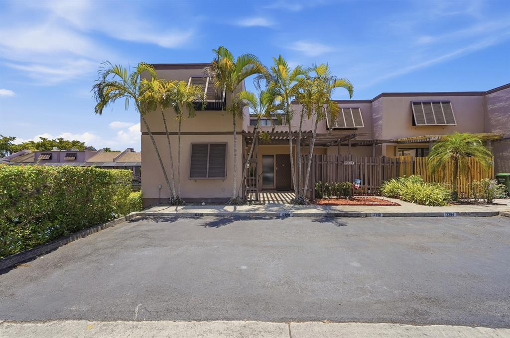 Investment property for sale in Pembroke Pines, VA