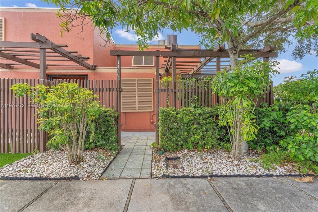 Investment property for sale in Pembroke Pines, VA