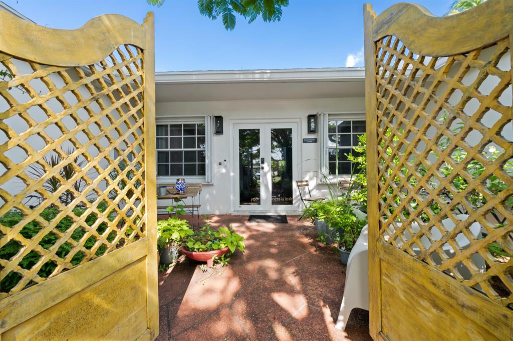 Investment property for sale in Lauderdale Lakes, VA